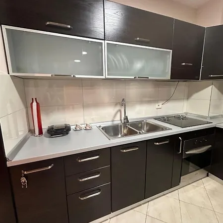 Skura's * Golem (Tirana)